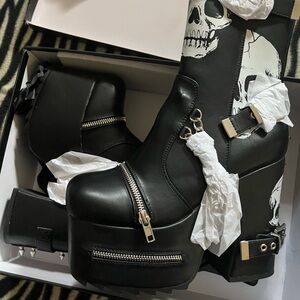 DOLLS KILL KILLER PLATFORM BOOTS